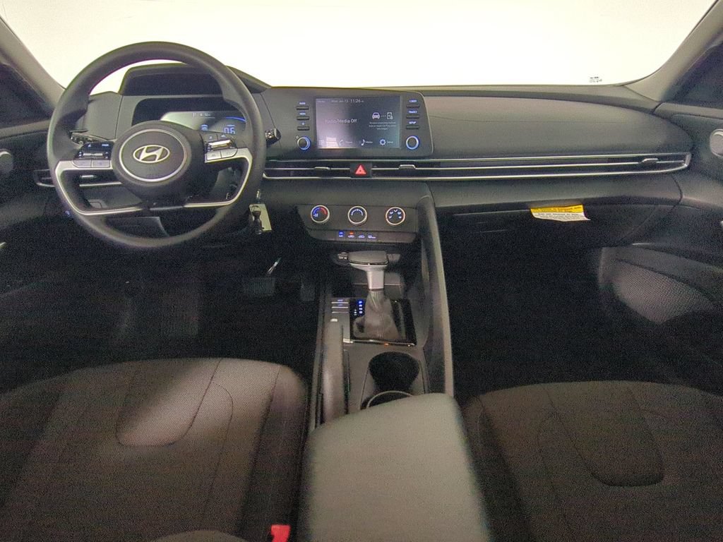 Used 2025 Hyundai Elantra SE FWD image 16