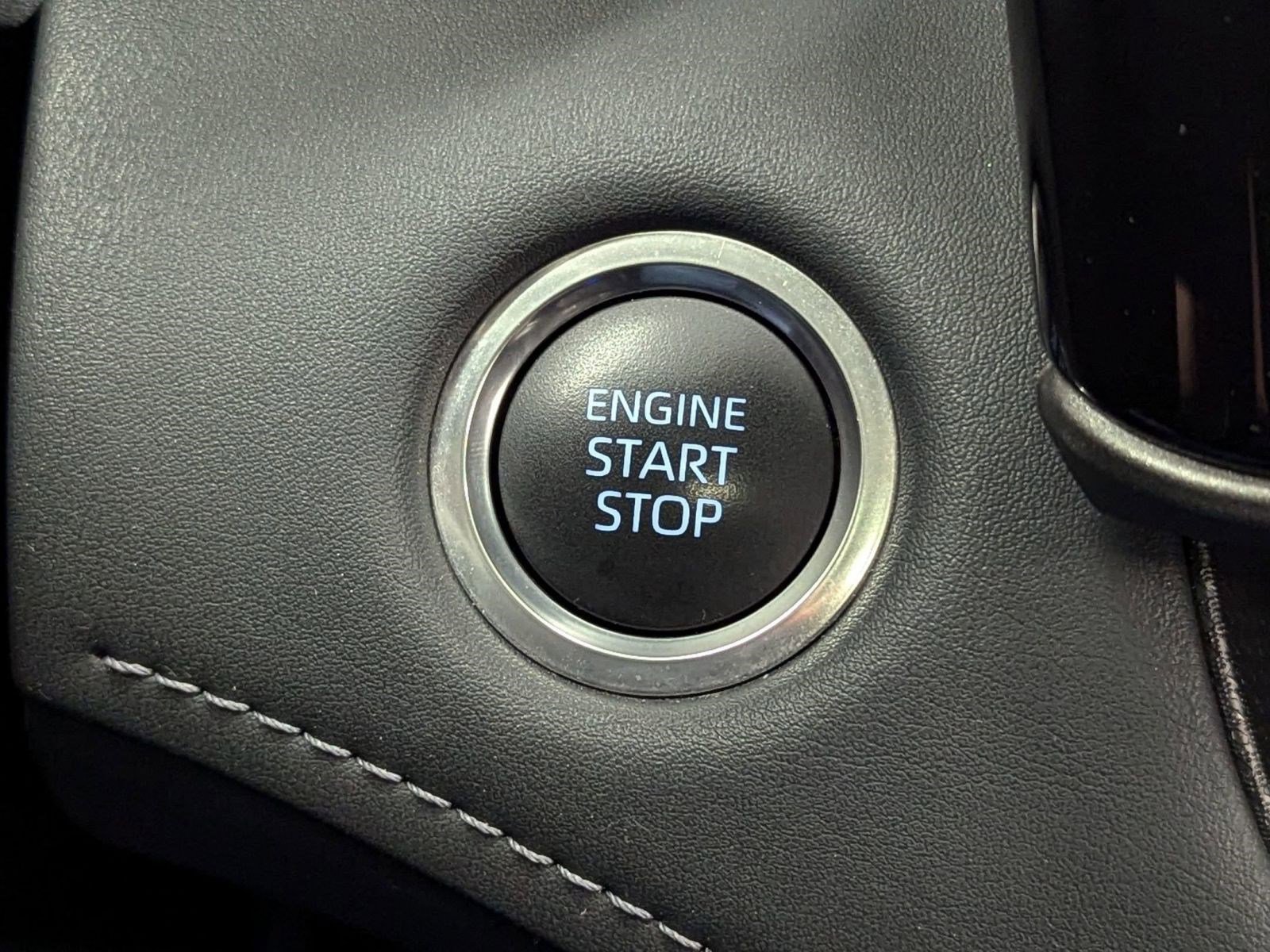 Used 2025 Toyota Highlander XLE image 32