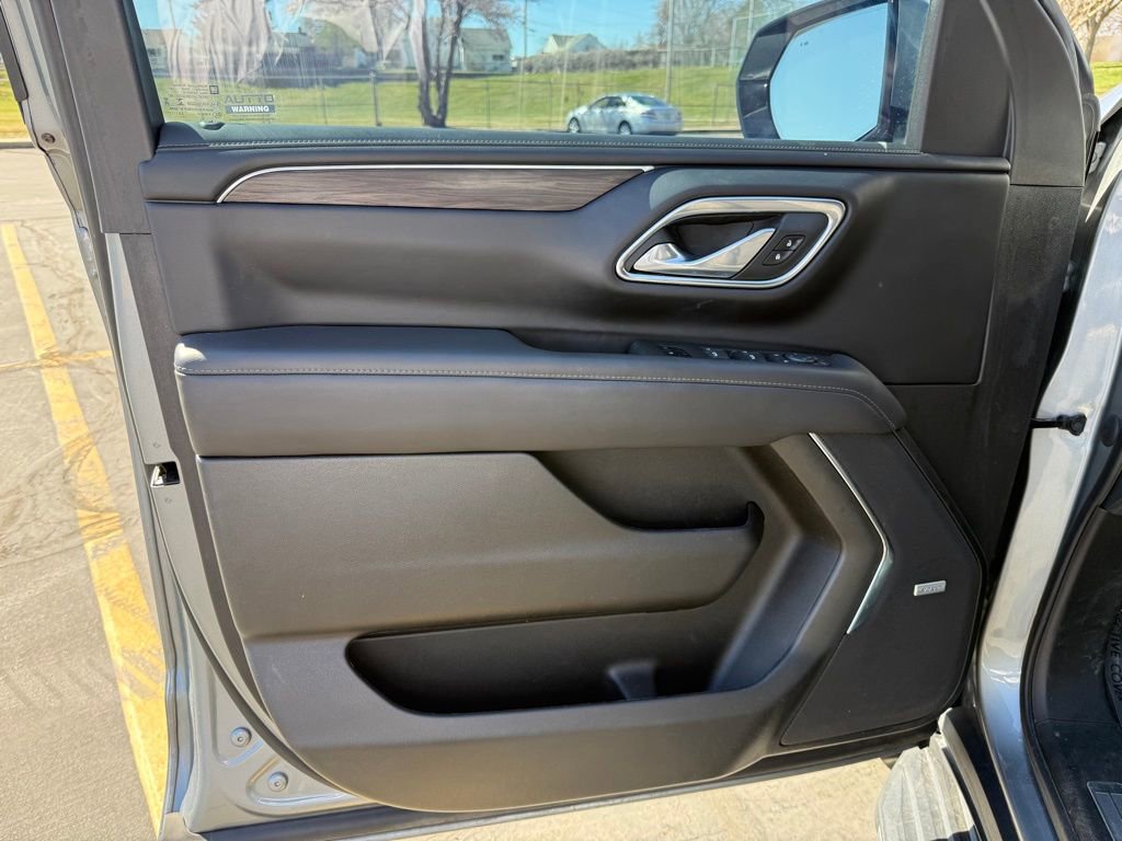 Used 2023 Chevrolet Tahoe LT w/ Luxury Package AWD/4WD image 9