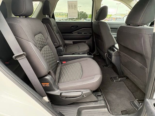Used 2024 Nissan Pathfinder SV w/ SV Premium Package AWD/4WD image 32