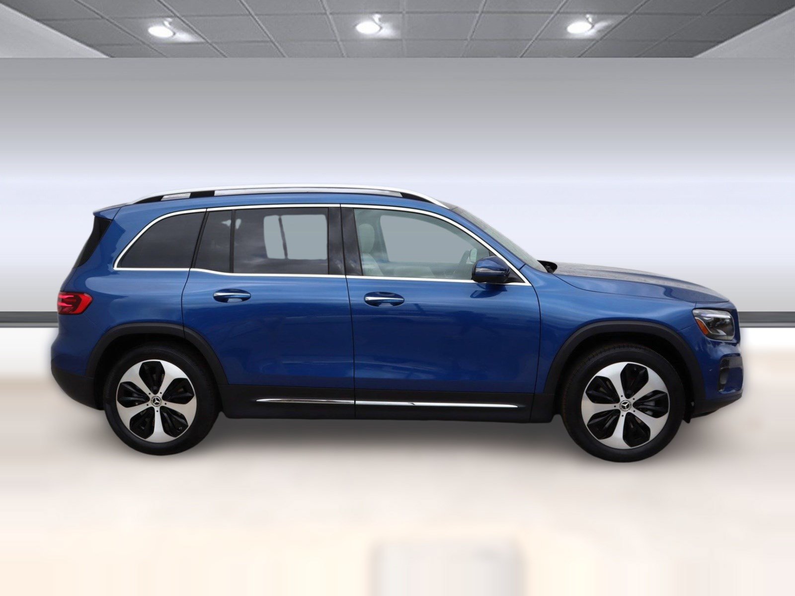 Used 2025 Mercedes-Benz GLB 250 image 6