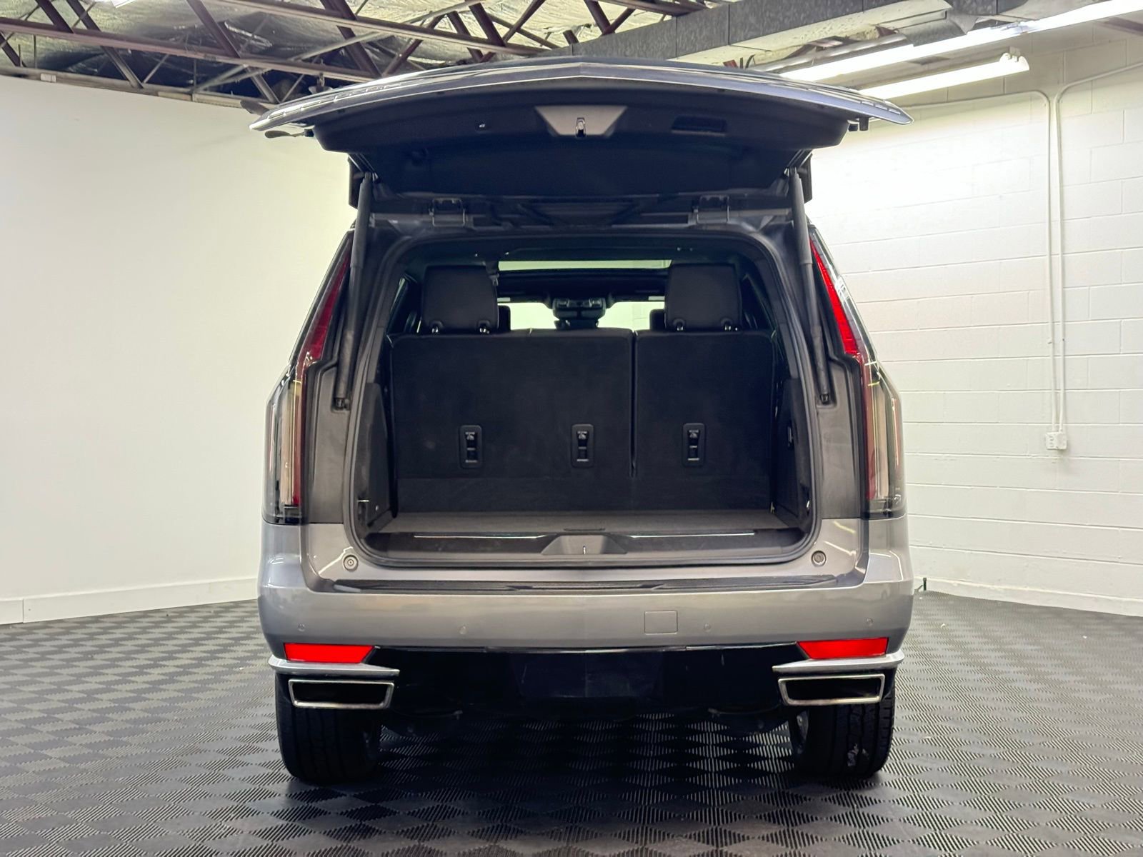 Used 2021 Cadillac Escalade Premium Luxury image 31