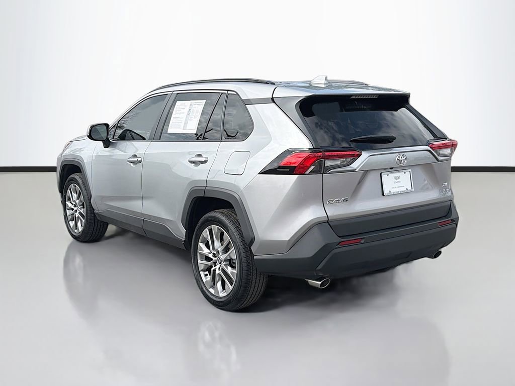 Used 2022 Toyota RAV4 XLE Premium image 7
