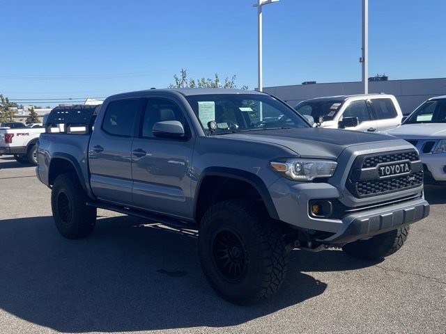 Used 2021 Toyota Tacoma TRD Off-Road image 2