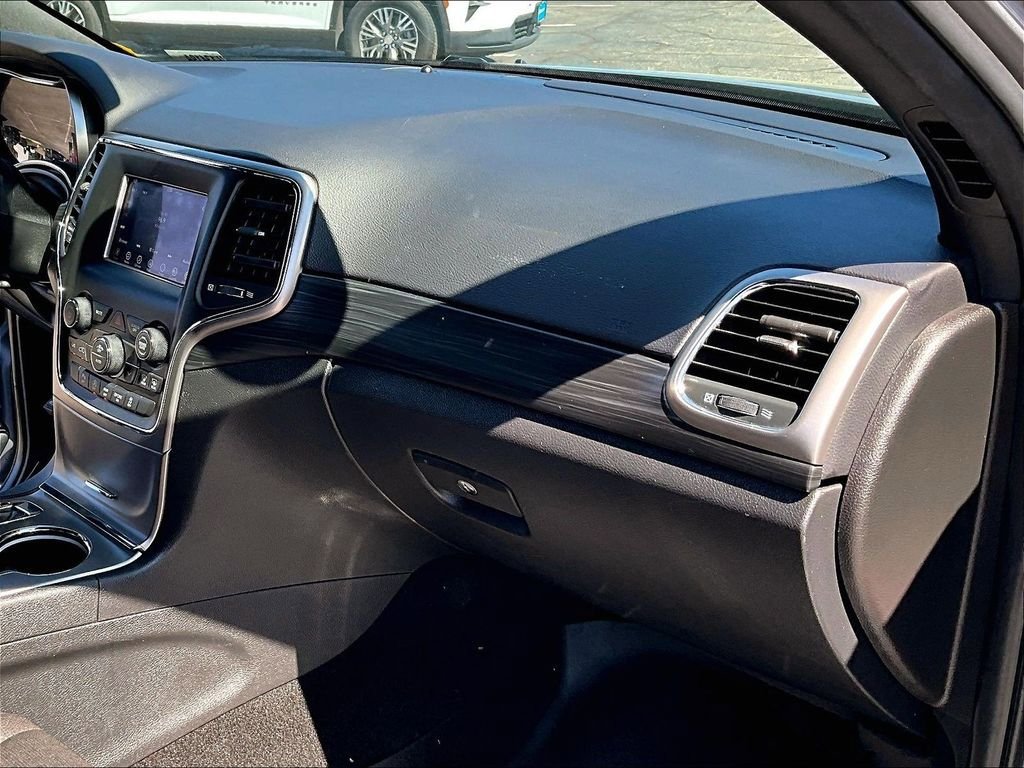 Used 2021 Jeep Grand Cherokee Laredo AWD/4WD image 13