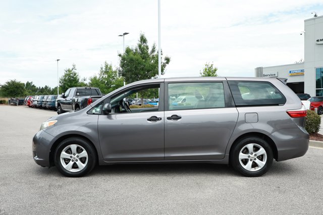 Used 2015 Toyota Sienna L FWD image 9