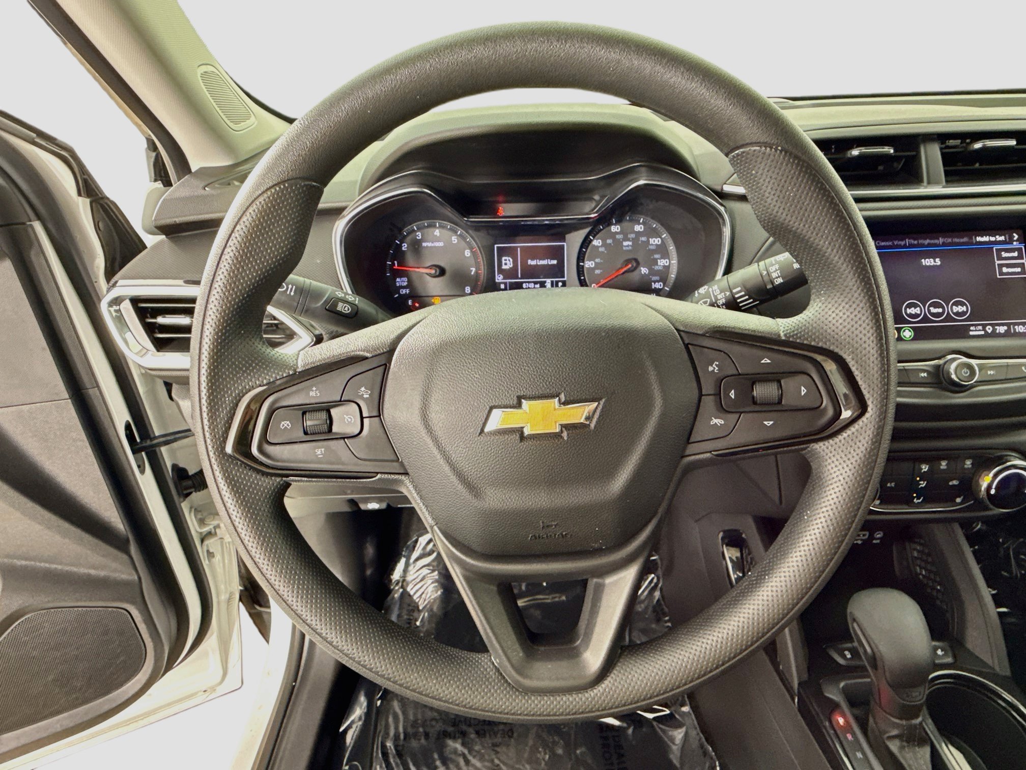 Used 2023 Chevrolet TrailBlazer LT FWD image 13