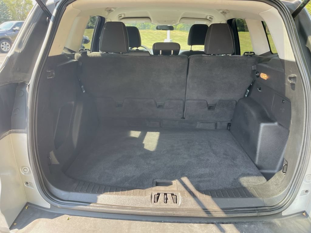 Used 2017 Ford Escape SE w/ Equipment Group 201A AWD/4WD image 17
