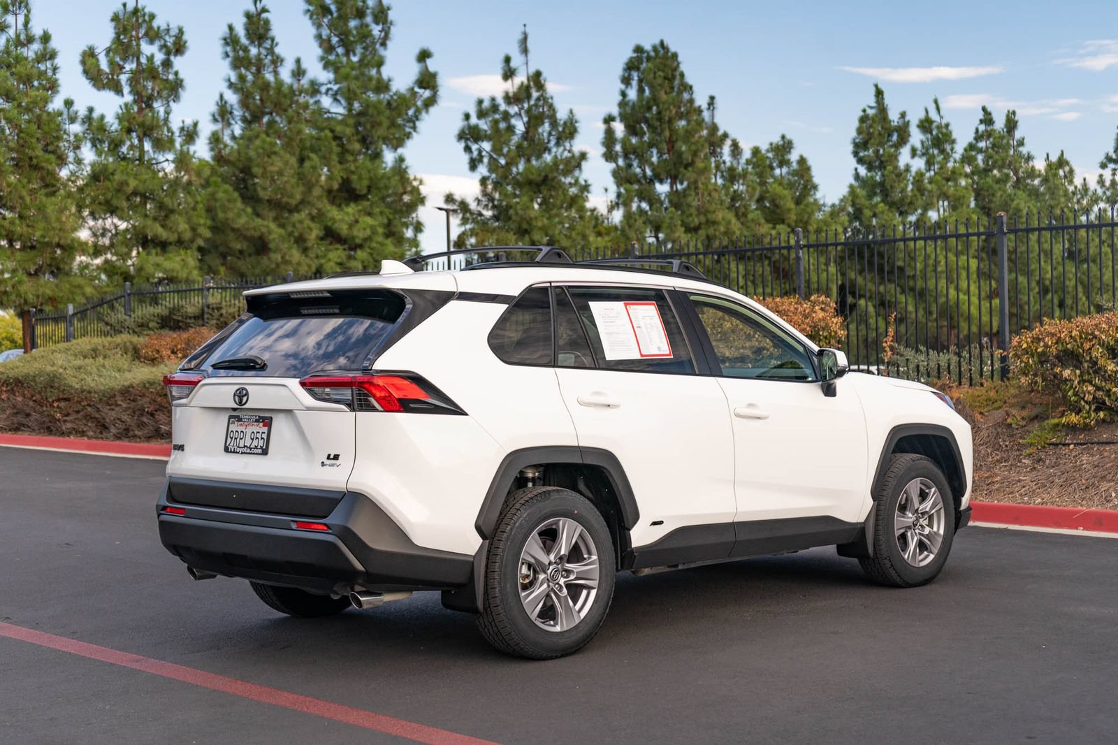 Certified 2025 Toyota RAV4 LE AWD/4WD image 9