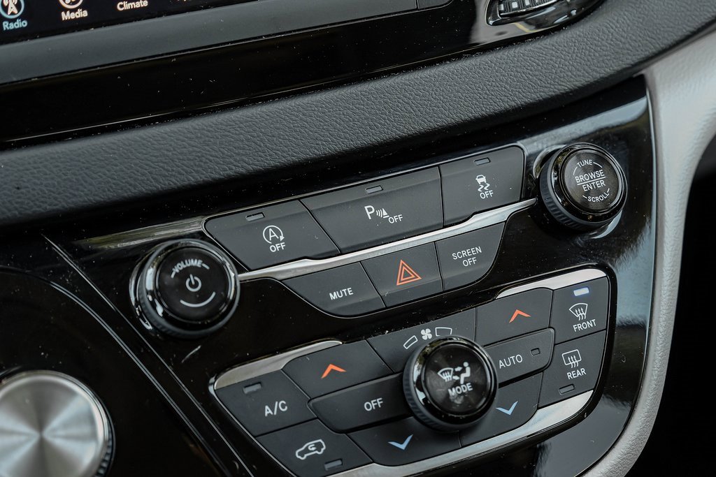 Used 2019 Chrysler Pacifica Touring-L image 33