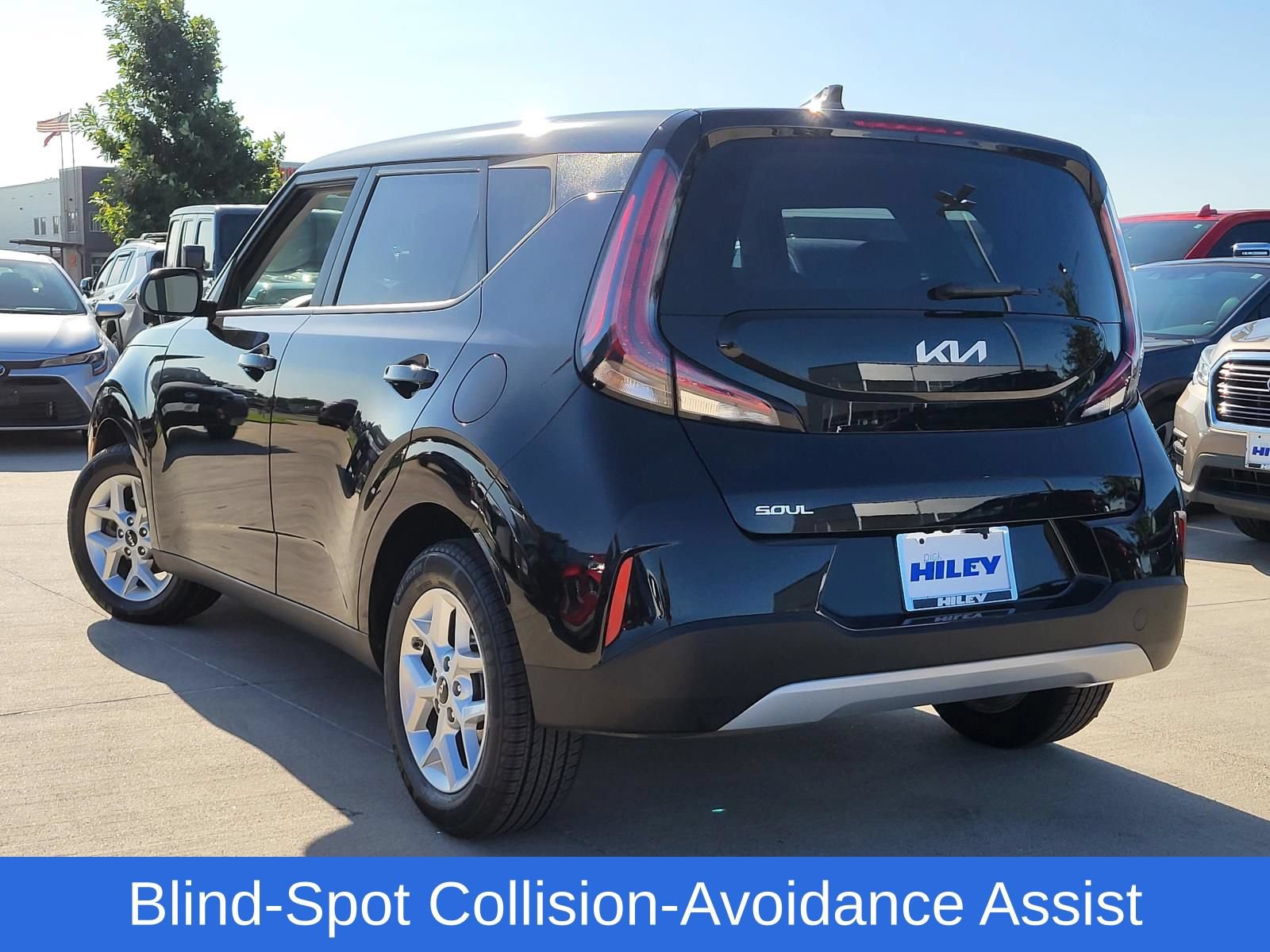 Used 2024 Kia Soul LX w/ Option Group 015 FWD image 3