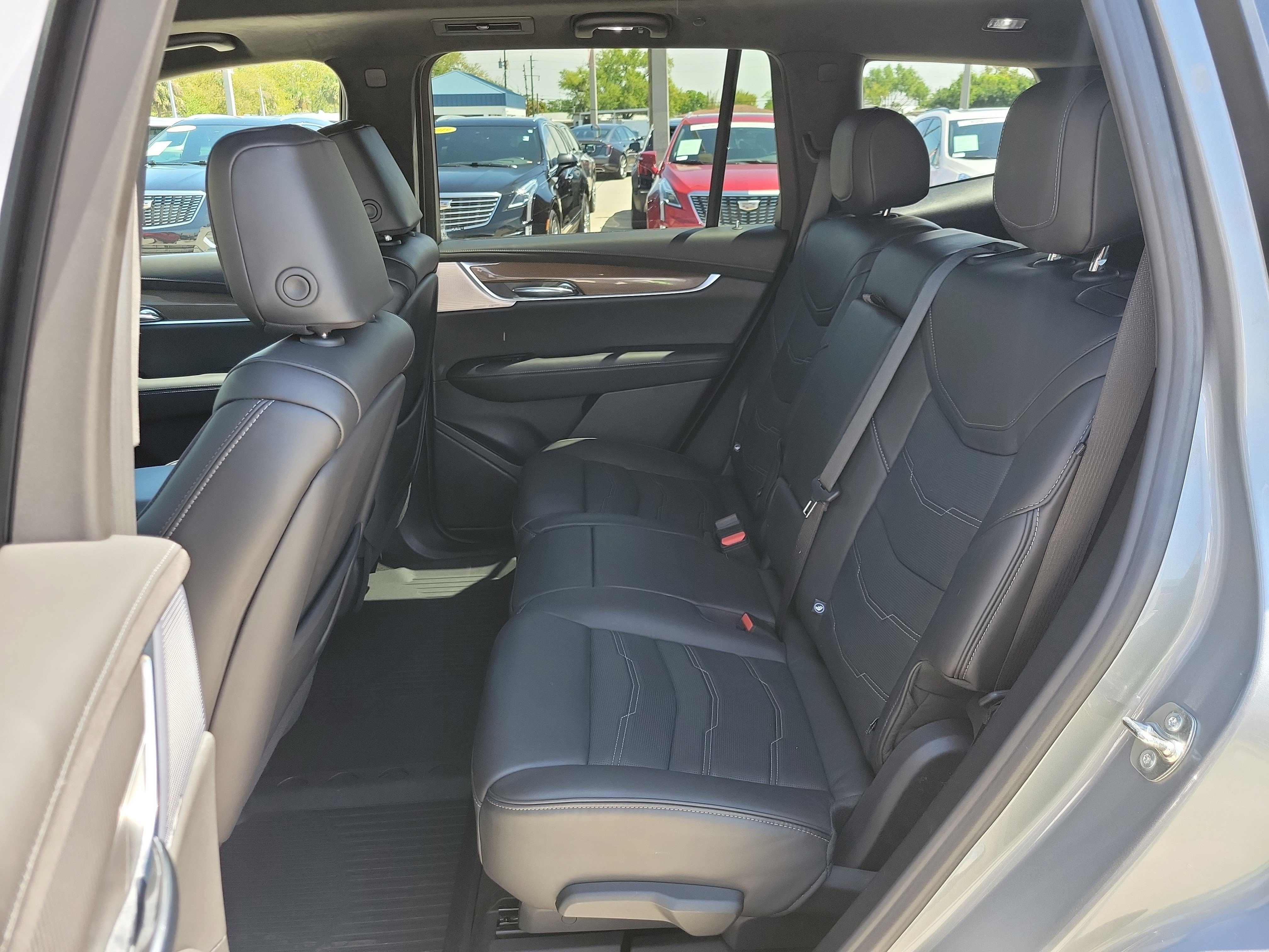 Certified 2025 Cadillac XT6 Premium Luxury w/ Platinum Package image 17