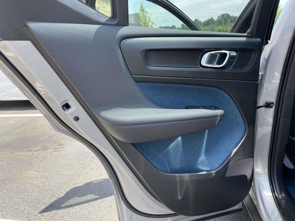 Used 2023 Volvo XC40 Recharge Ultimate AWD/4WD image 2