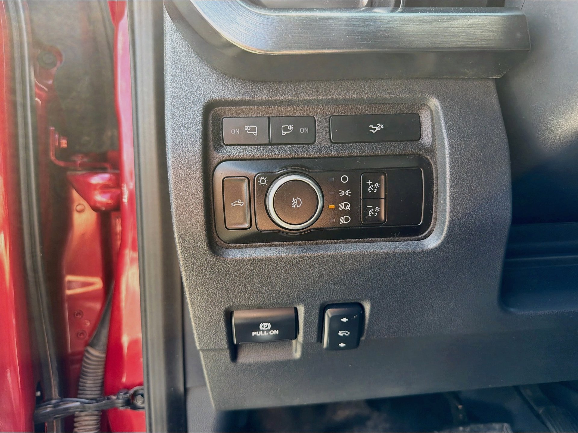 Used 2024 Ford F350 Lariat w/ Lariat Ultimate Package AWD/4WD image 12