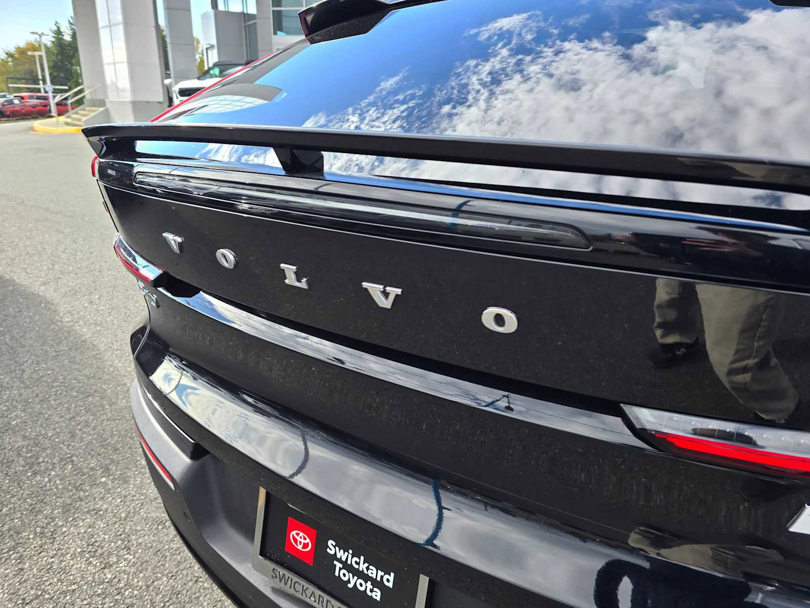 Used 2023 Volvo C40 P8 Recharge Ultimate image 15