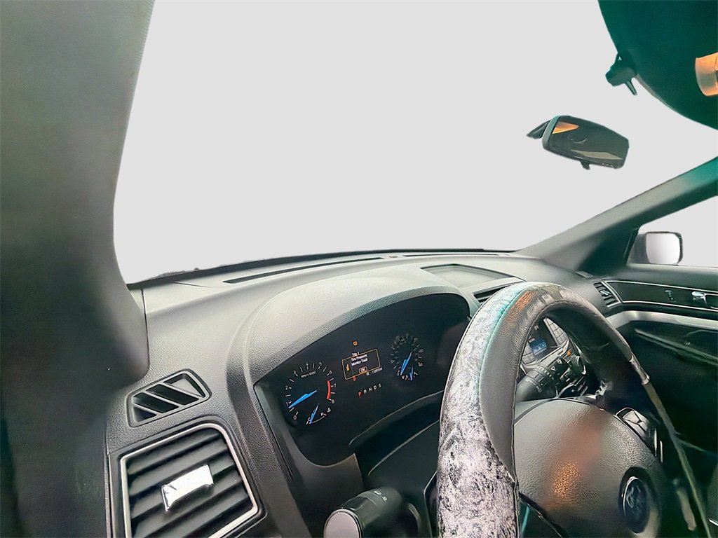 Used 2016 Ford Explorer XLT image 9