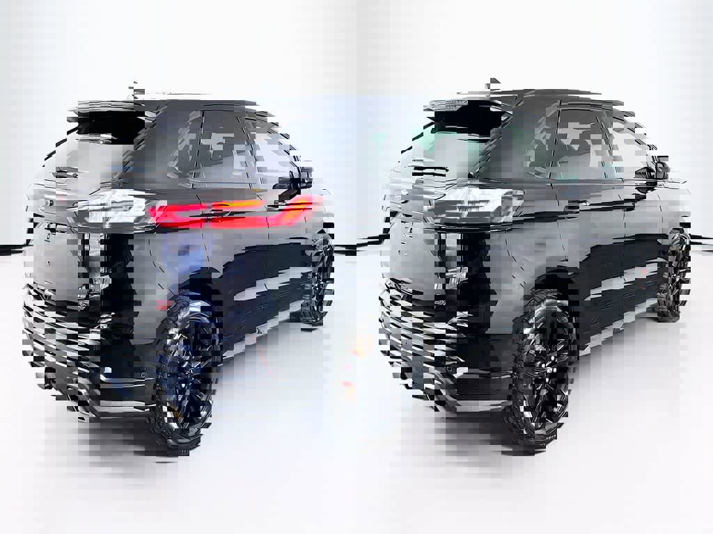 Used 2020 Ford Edge ST w/ Equipment Group 401A image 24