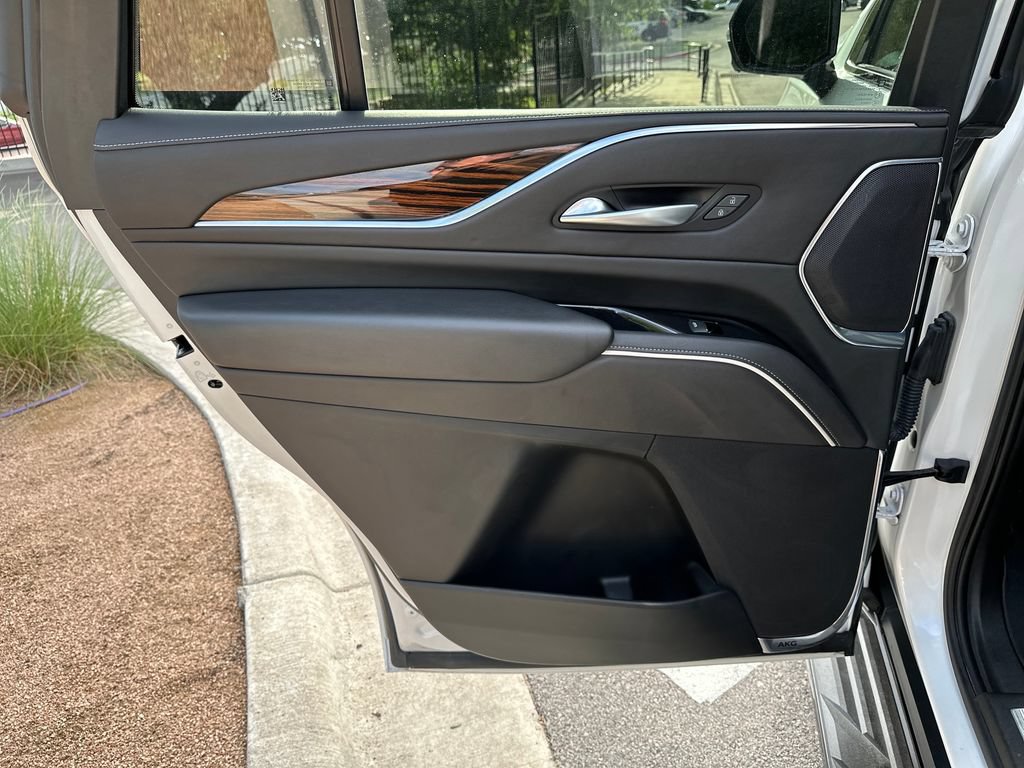Used 2021 Cadillac Escalade Premium Luxury AWD/4WD image 32