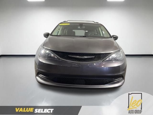 Used 2021 Chrysler Voyager Lxi image 2