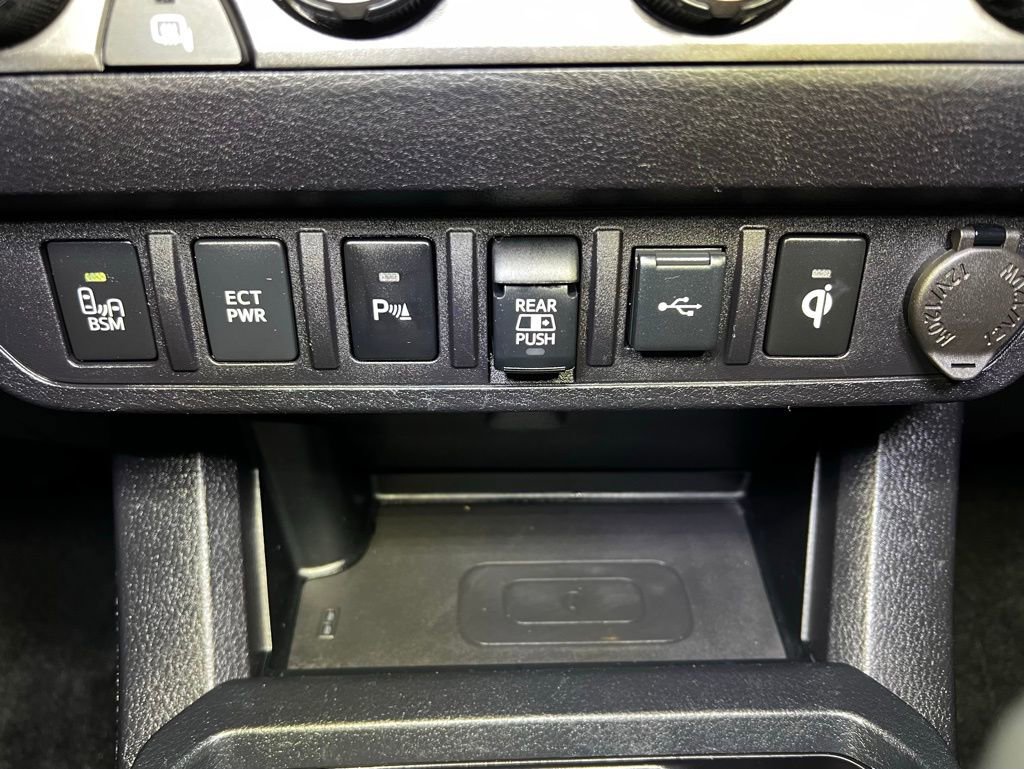 Used 2020 Toyota Tacoma TRD Off-Road w/ Technology Package image 33