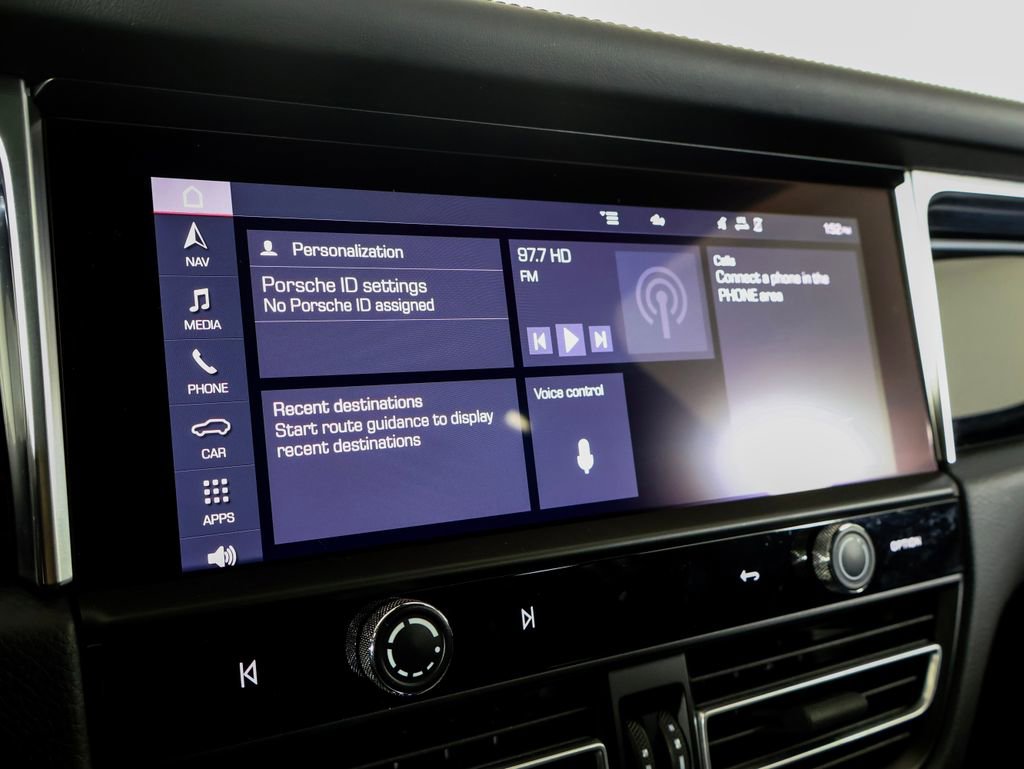 Certified 2024 Porsche Macan w/ Premium Plus Package image 19
