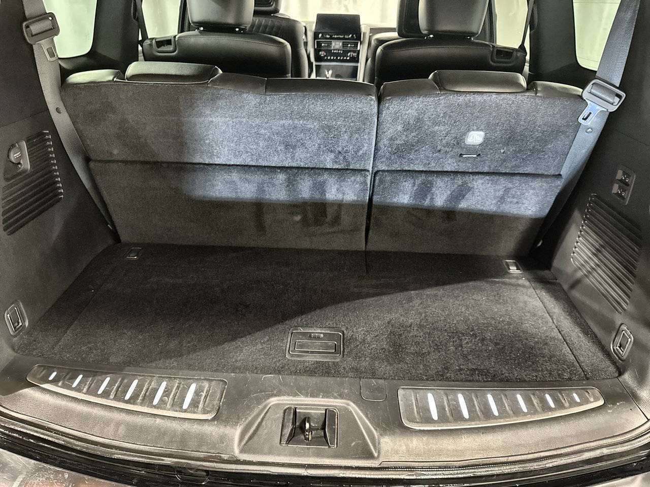 Used 2022 INFINITI QX80 Sensory w/ All-Season Package AWD/4WD image 32