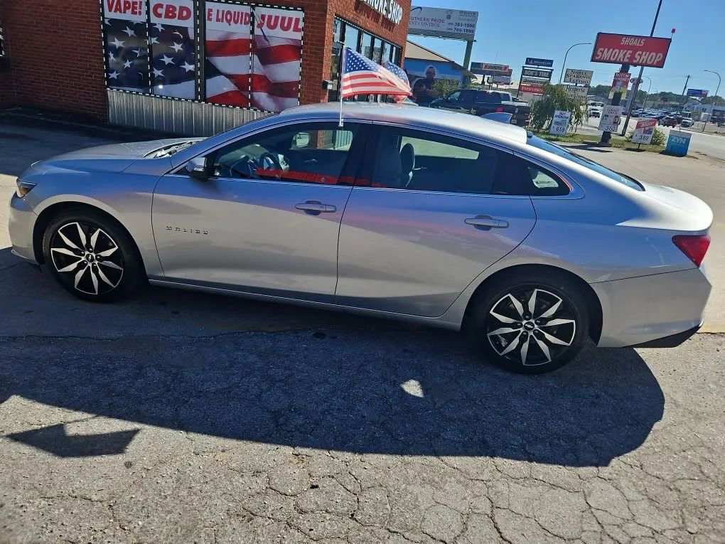 Used 2018 Chevrolet Malibu LT w/ Sport Package image 3