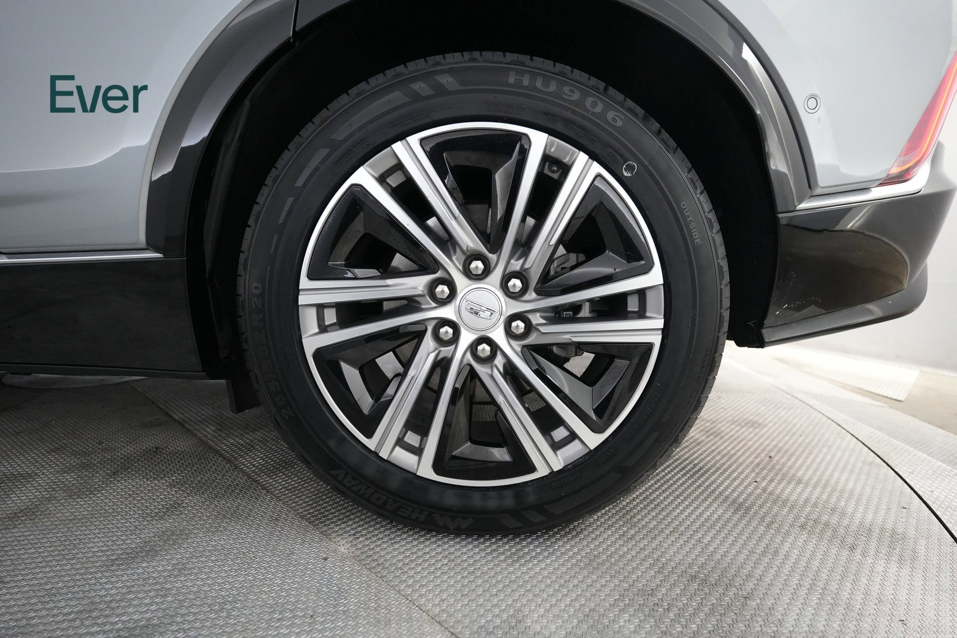 Used 2024 Cadillac Lyriq Luxury RWD image 9