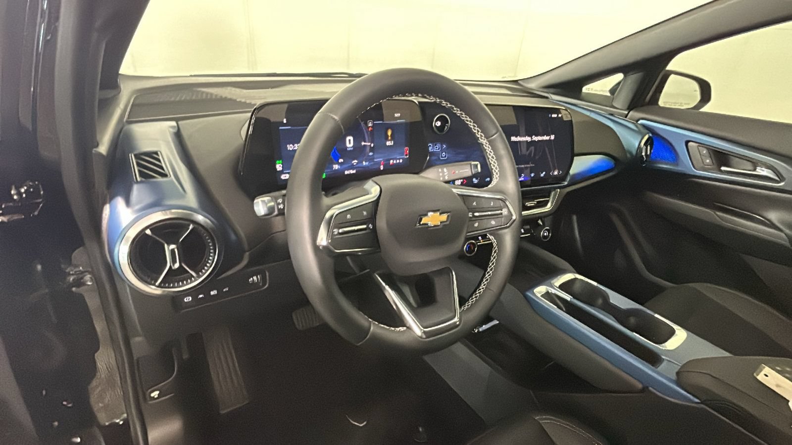 Used 2025 Chevrolet Equinox EV LT FWD image 16