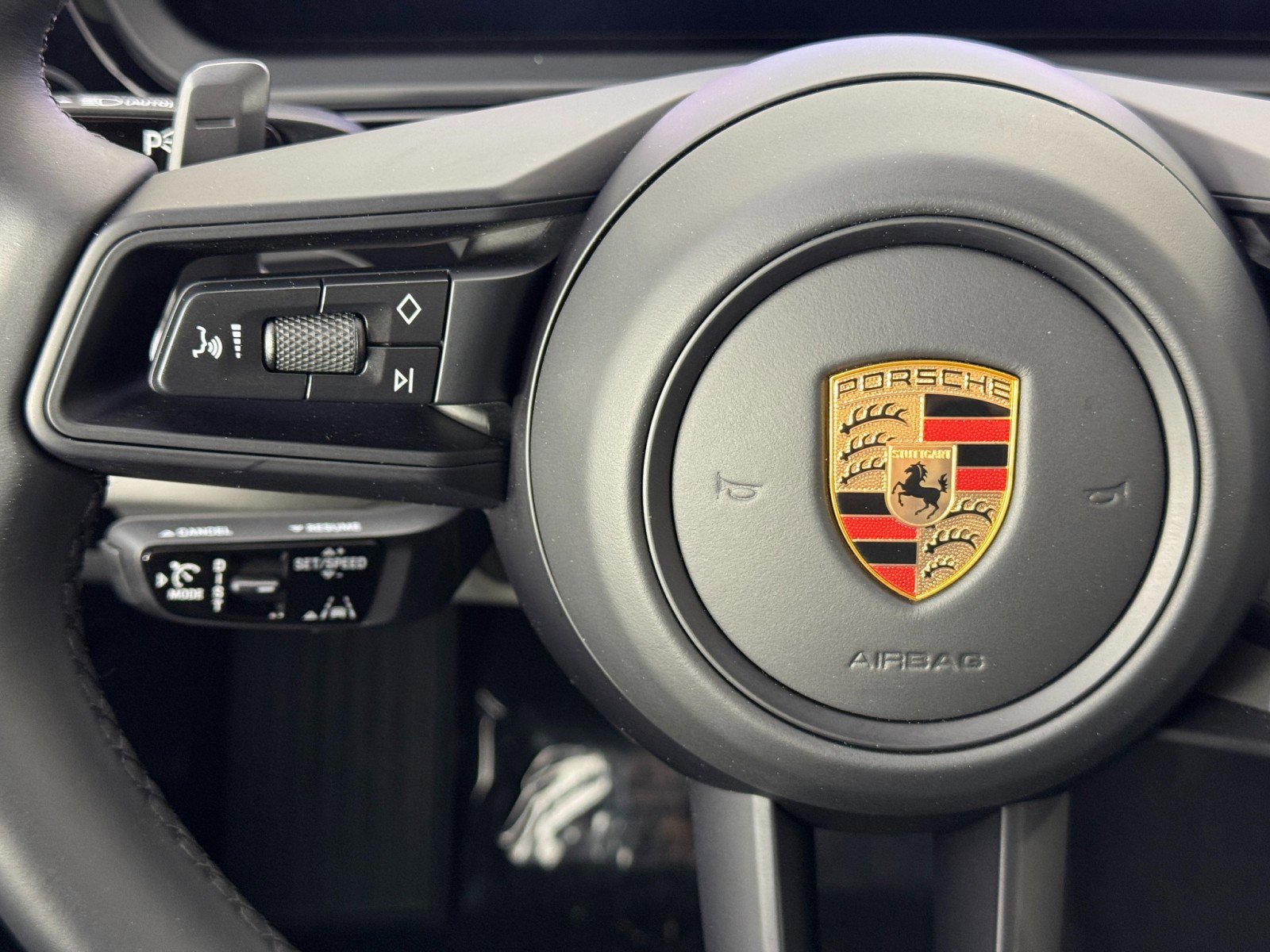 Used 2024 Porsche Cayenne w/ Technology Package image 22