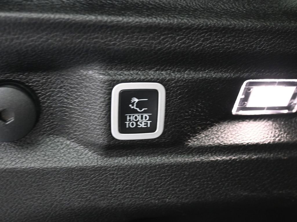 Used 2024 Jeep Grand Cherokee L Limited w/ Luxury Tech Group II image 15