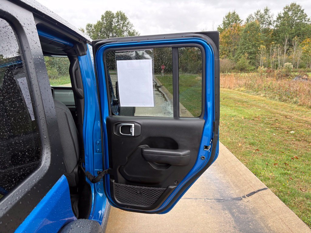 Used 2024 Jeep Wrangler Unlimited AWD/4WD image 32