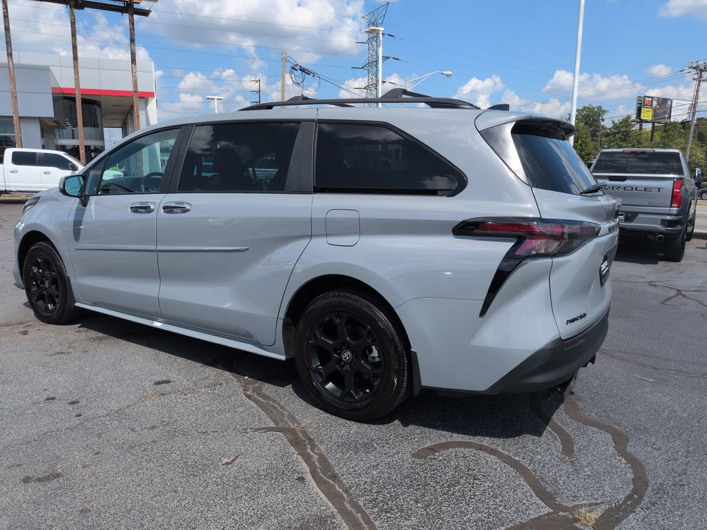 Certified 2025 Toyota Sienna XLE Woodland Edition AWD/4WD image 3