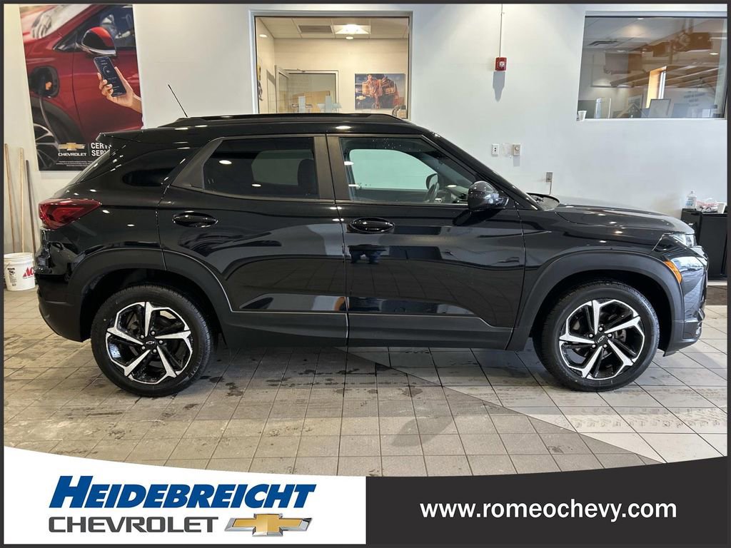 Certified 2022 Chevrolet TrailBlazer RS FWD image 2