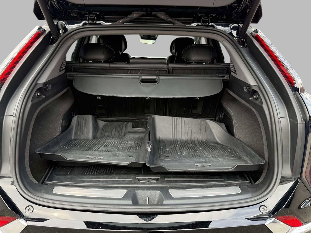 Used 2025 Cadillac Optiq Luxury 2 w/ LPO, Floor Liner Package AWD/4WD image 17