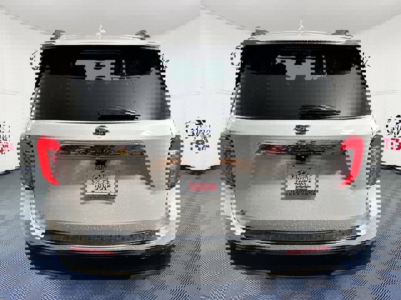 Used 2022 Ford Explorer XLT w/ Equipment Group 202A image 7