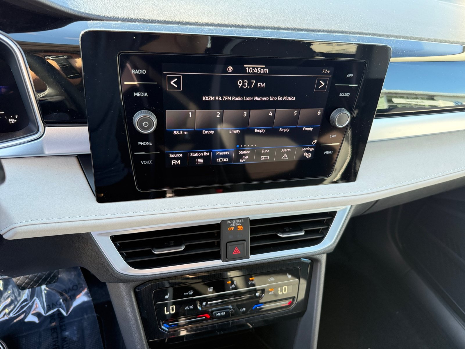 New 2027 Volkswagen Taos SE FWD image 12