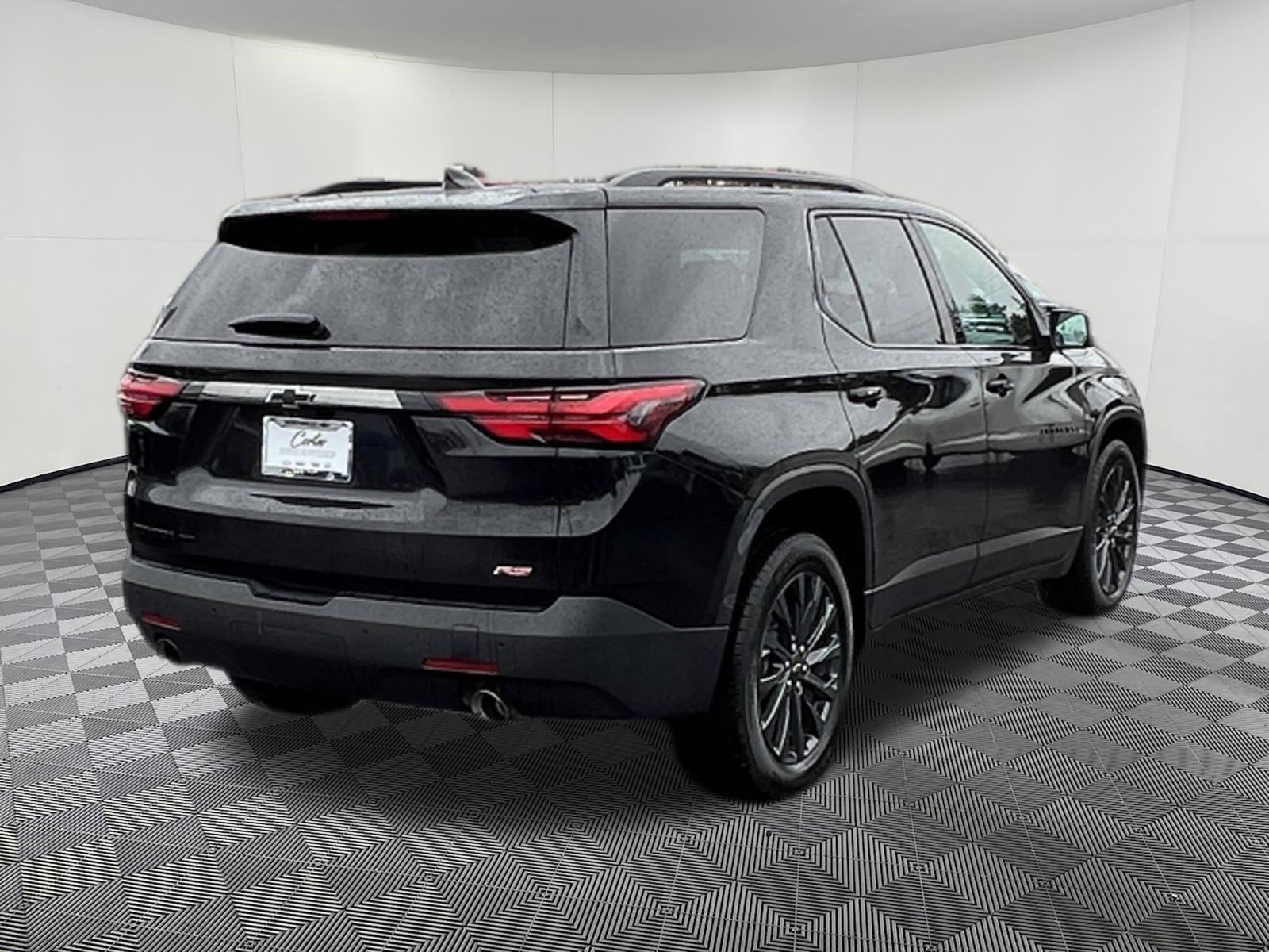 Used 2023 Chevrolet Traverse RS w/ LPO, Cargo Package AWD/4WD image 6