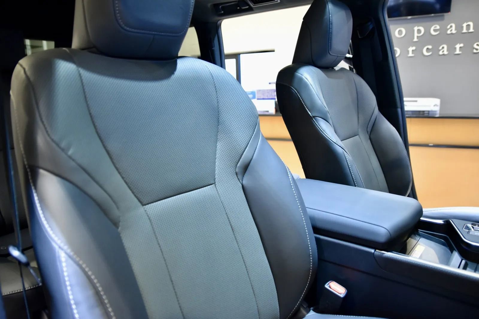 Used 2025 Lexus GX 550 image 34