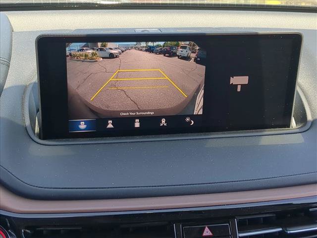 Used 2024 Acura MDX w/ Technology Package FWD image 11