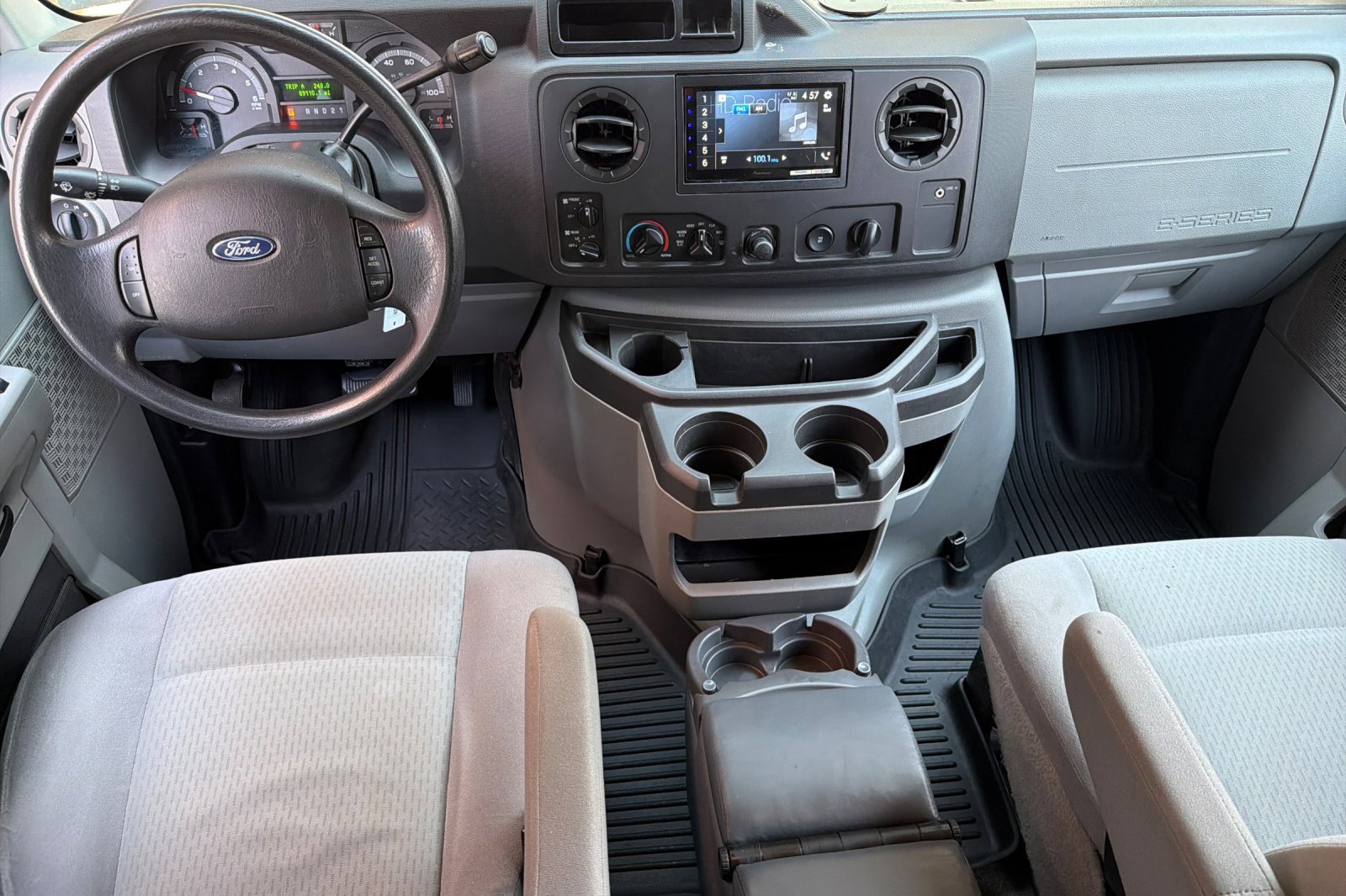 Used 2011 Ford E-350 and Econoline 350 XLT image 13