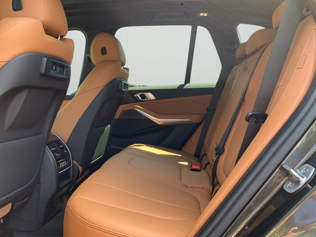 Used 2022 BMW X5 xDrive40i w/ Premium Package AWD/4WD image 16