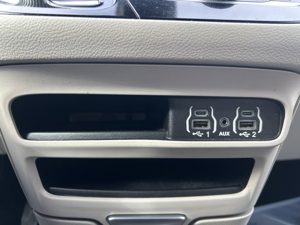 Used 2021 Chrysler Pacifica Touring-L image 23