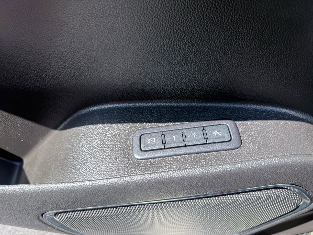 Used 2015 Chevrolet Suburban LTZ image 23