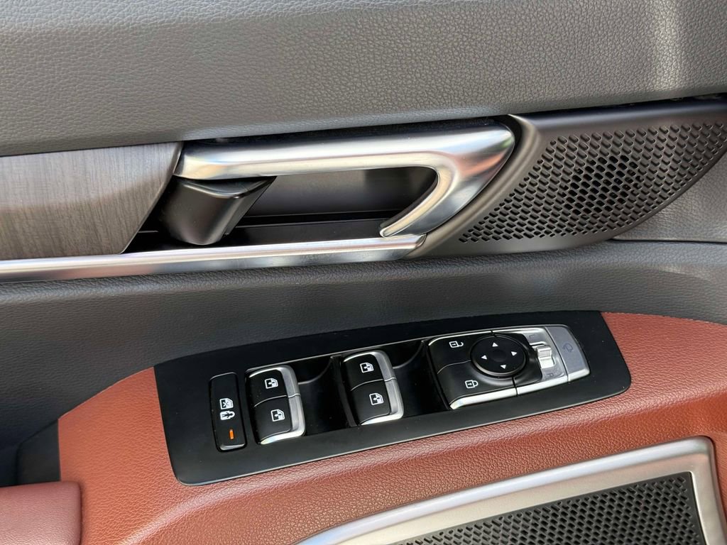 Used 2024 Kia Telluride EX w/ EX Captain's Chair Package image 22