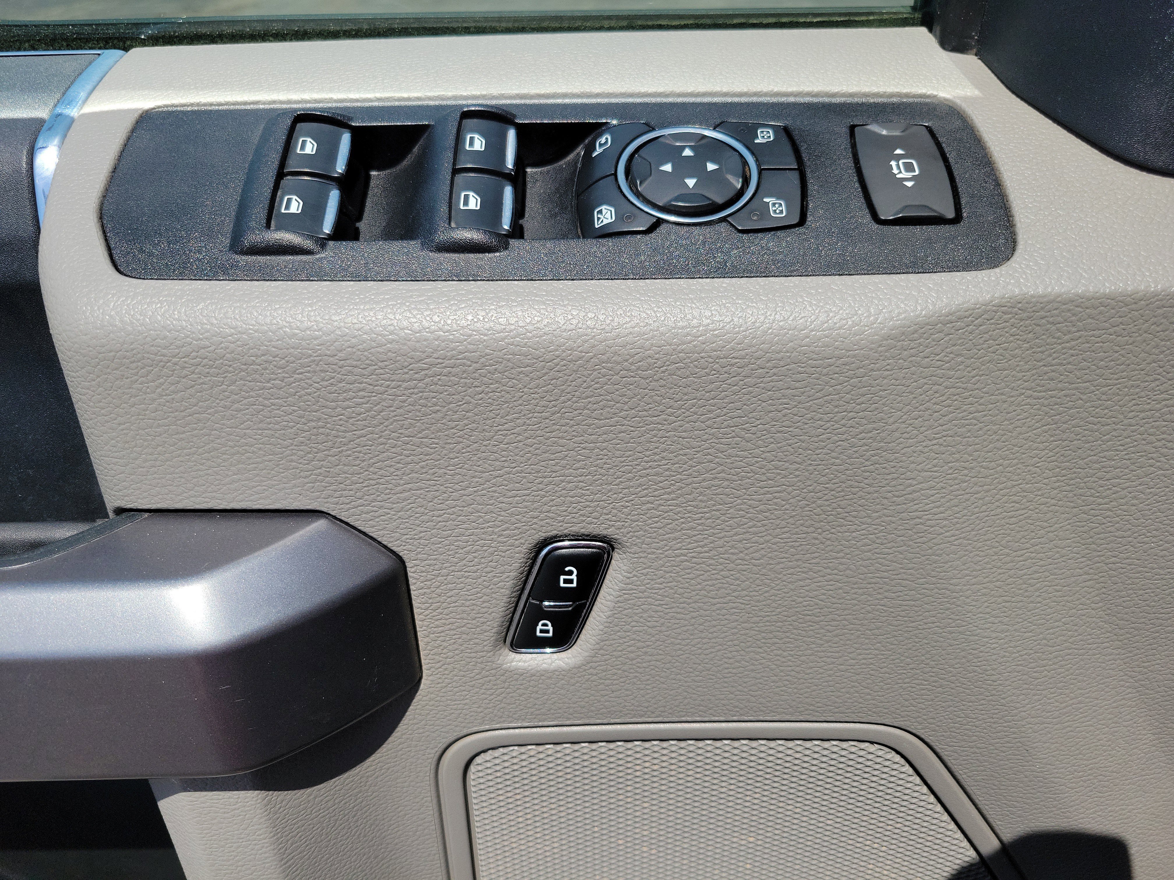 Used 2022 Ford F250 XLT w/ XLT Value Package image 7