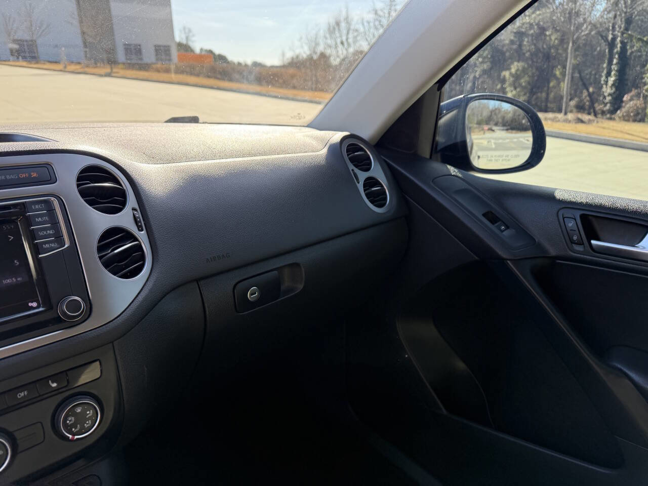 Used 2017 Volkswagen Tiguan S image 20