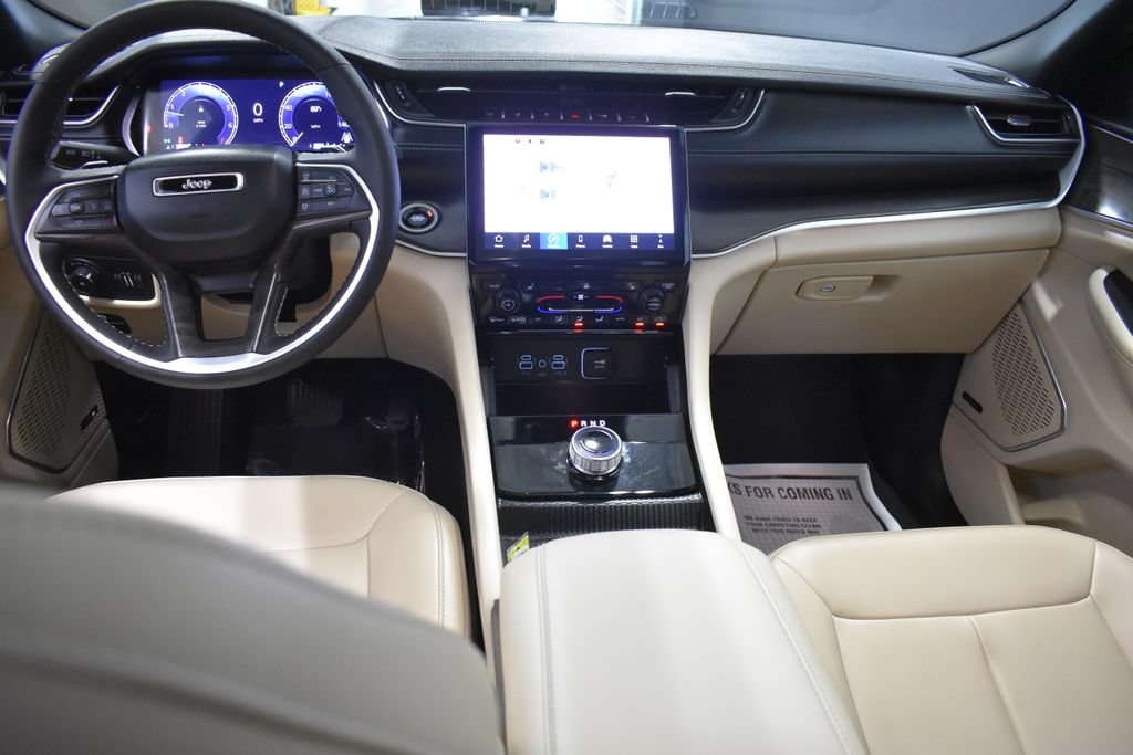 Used 2024 Jeep Grand Cherokee Limited RWD image 13