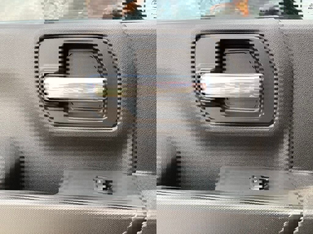 Used 2024 Chevrolet Silverado 2500 Custom w/ Custom Value Package image 11