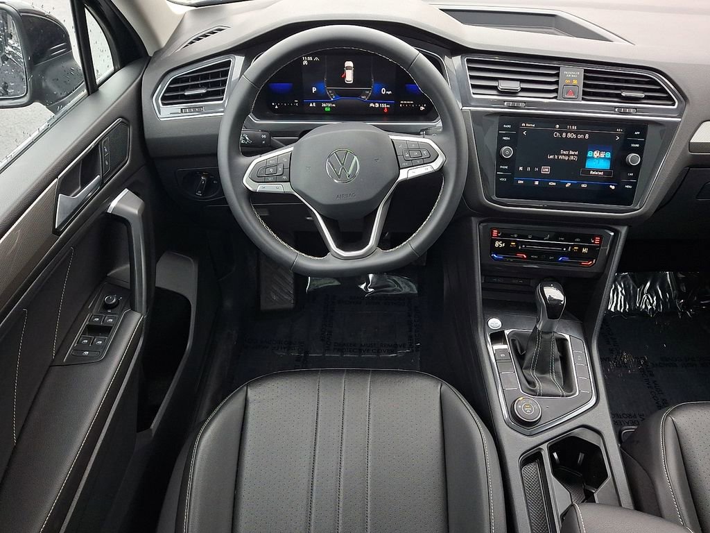Certified 2022 Volkswagen Tiguan SE w/ Panoramic Sunroof Package image 11